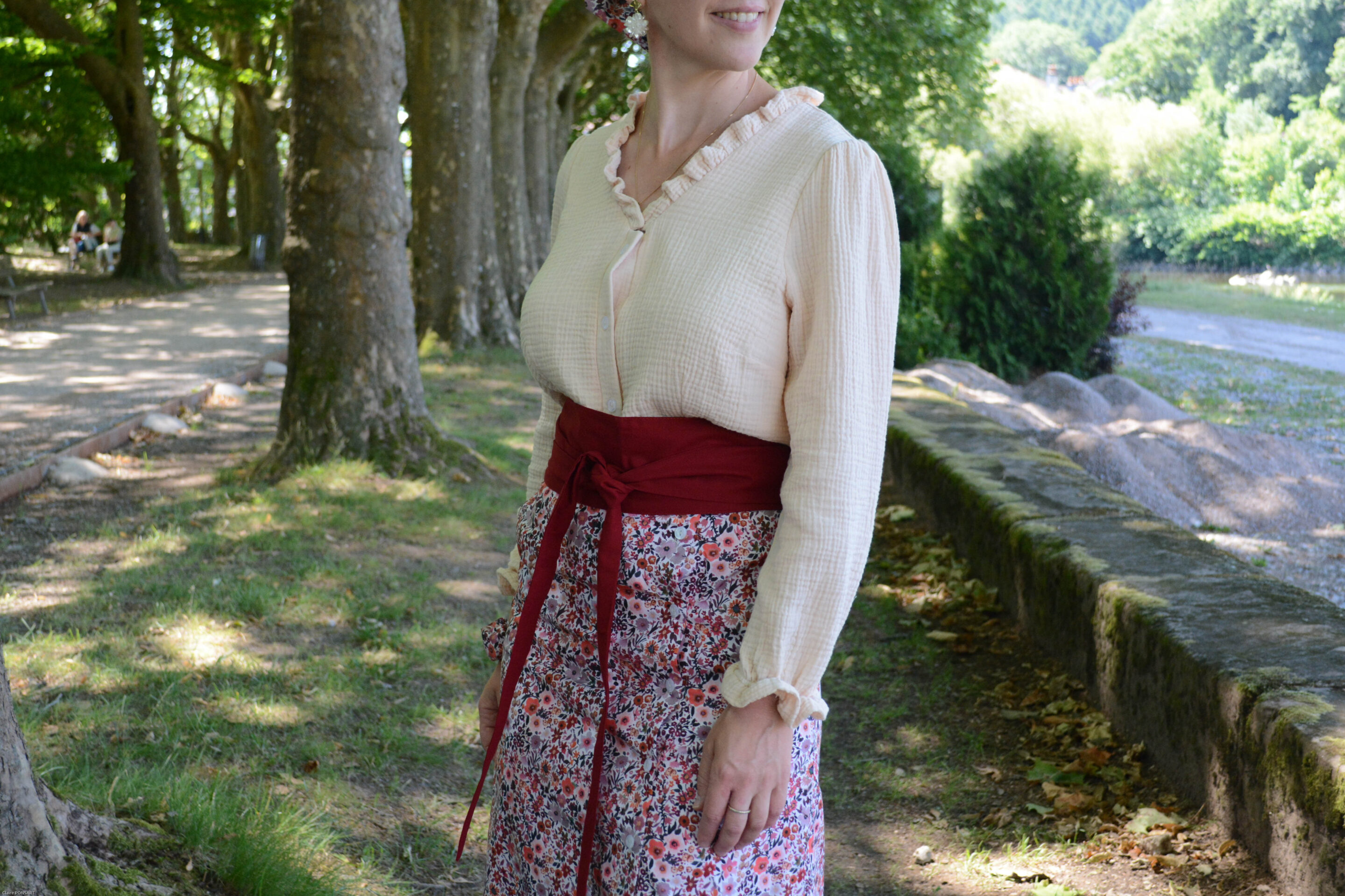 Cassandre beige et Christelle fleurs 0360 scaled