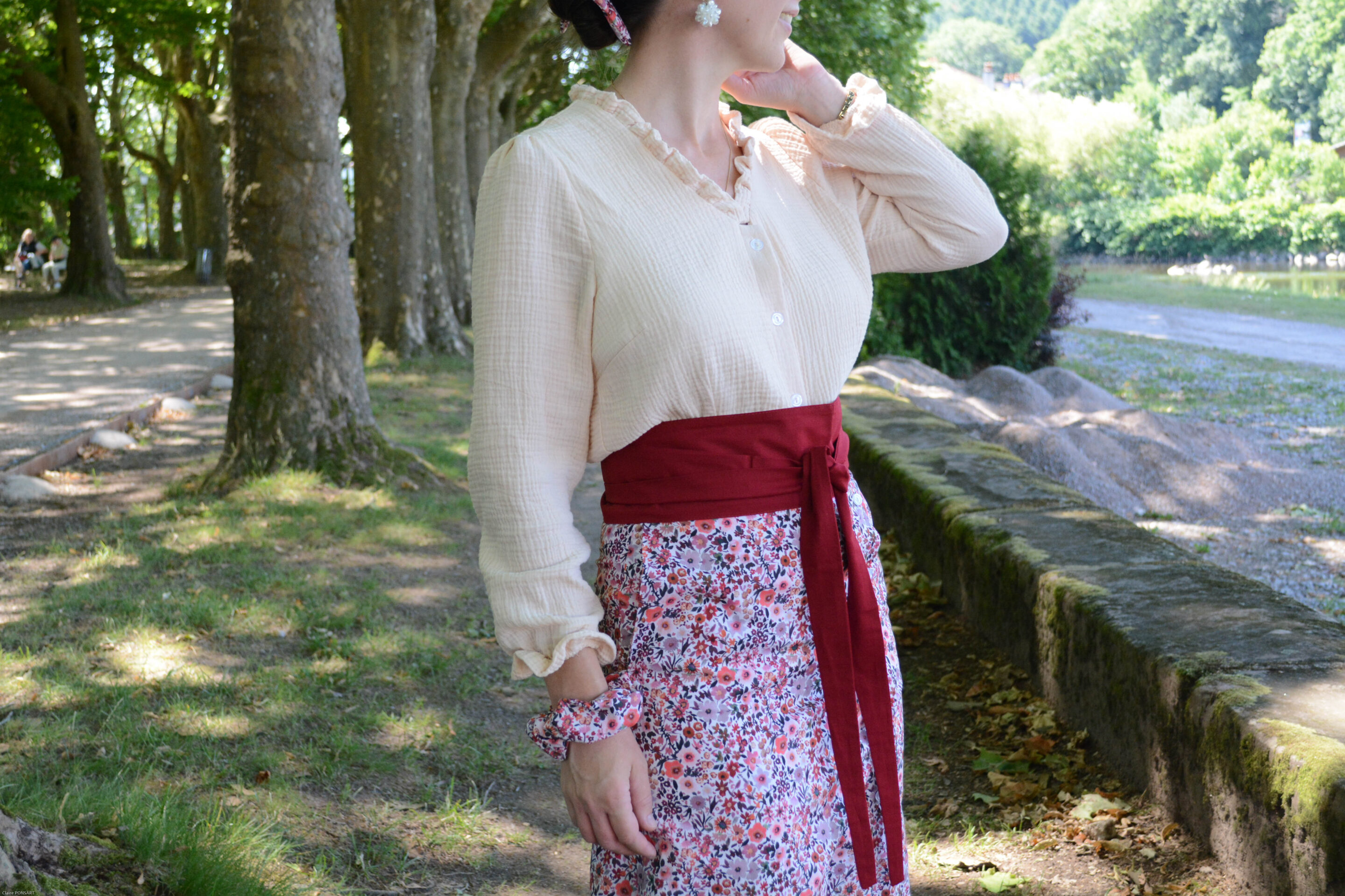 Cassandre beige et Christelle fleurs 0373 scaled
