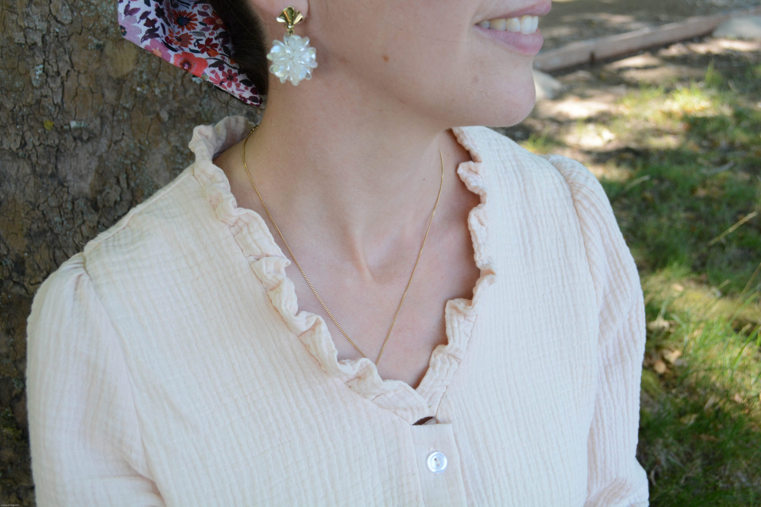 Cassandre beige et Christelle fleurs 0472 scaled