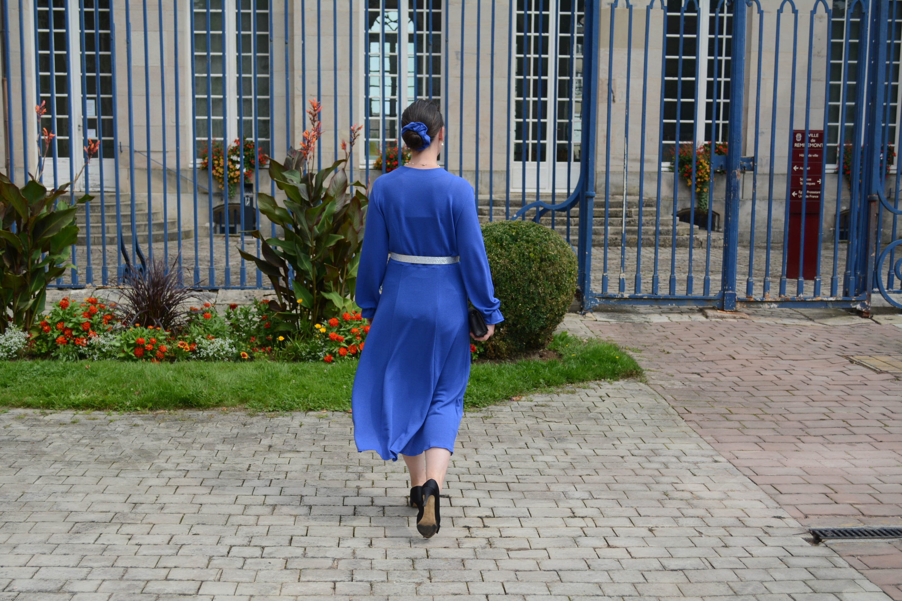 Faustine bleu roi 3726 scaled