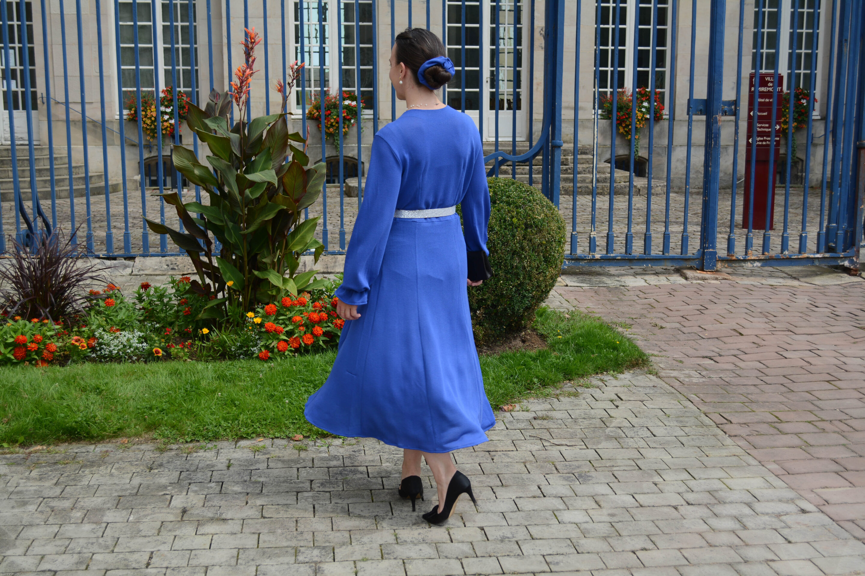 Faustine bleu roi 3744 scaled
