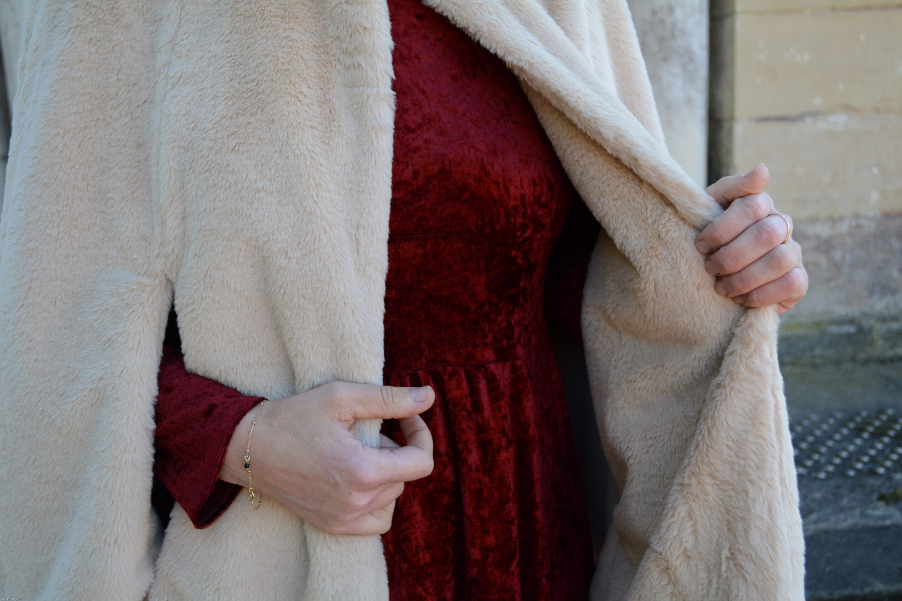 Cape Maiwenn beige 7779 scaled