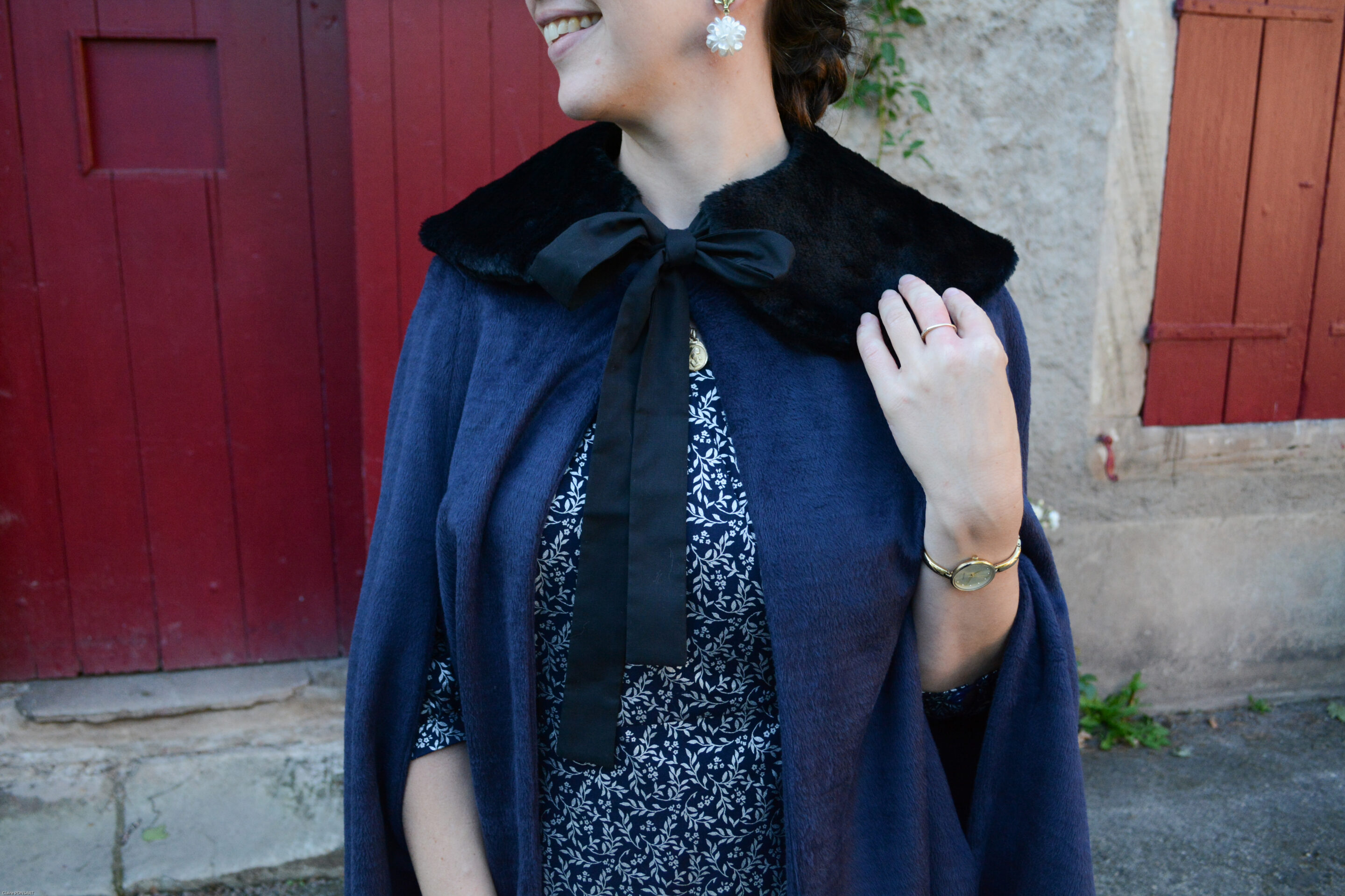Cape Maiwenn bleue col Daphne noir 8211 scaled